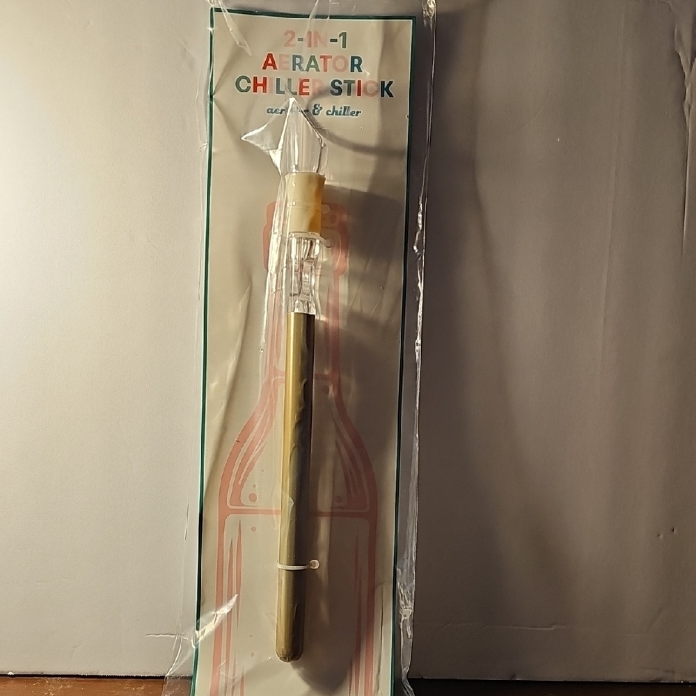2-in-1 Aerator Chiller Stick - Clear and White